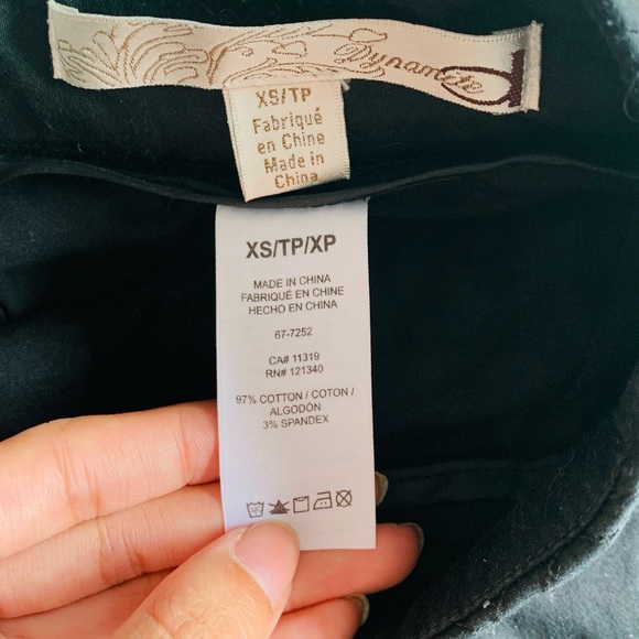 Dynamite 97% cotton pleated skirt - Picture 2 of 2